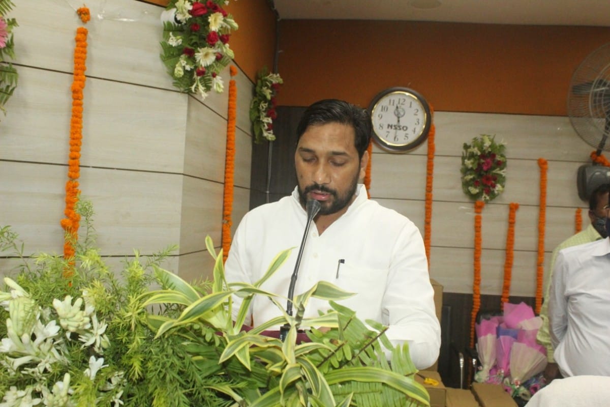 Jila panchayat adhyaksh and sadasya take oath in azamgarh