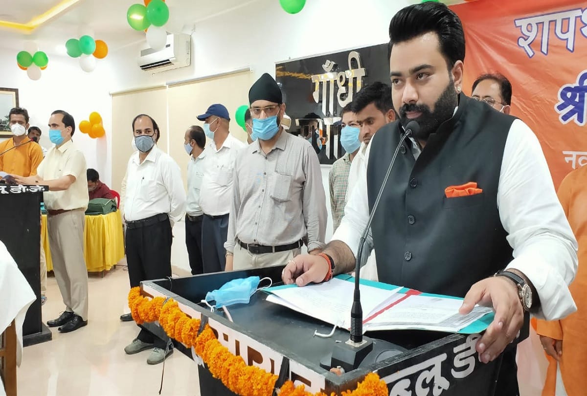 newly elected Amroha Zila Panchayat Chief Lalit Tanwar takes oath many members absent
