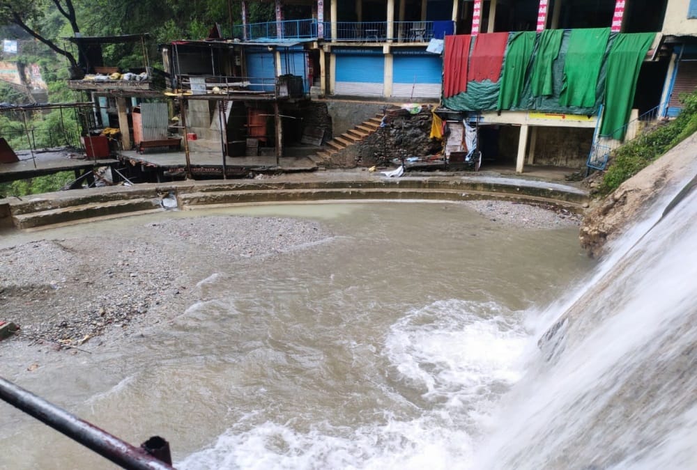Mussoorie News: Debris filled in Kempty Falls after heavy rains and ban on tourists photos