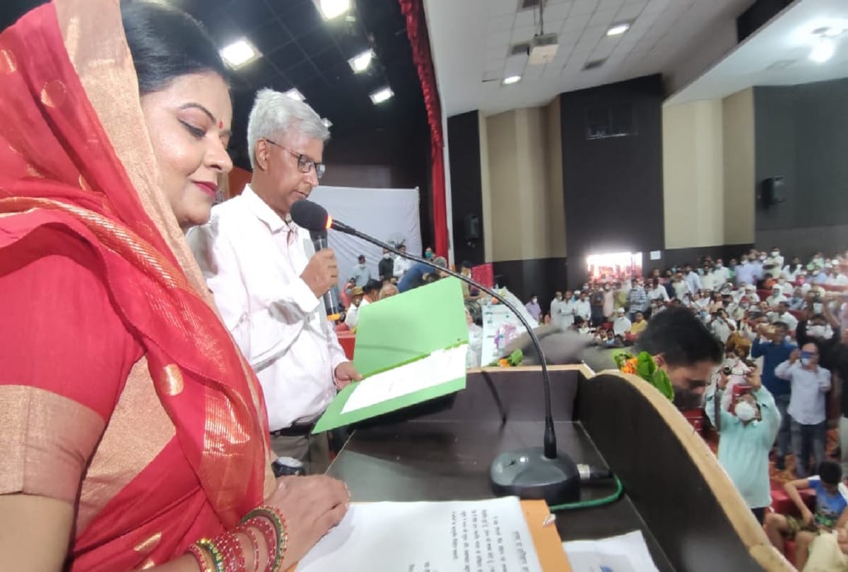 Newly elected Zila Panchayat Chief Dr Shaifali Singh takes oath