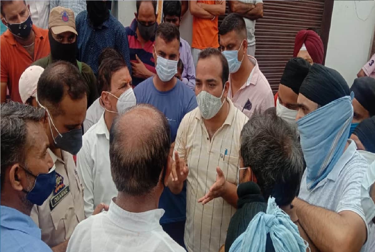 Lineman died due to negligence of electricity department employees in Jammu
