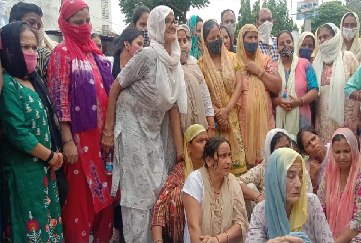 Lineman died due to negligence of electricity department employees in Jammu