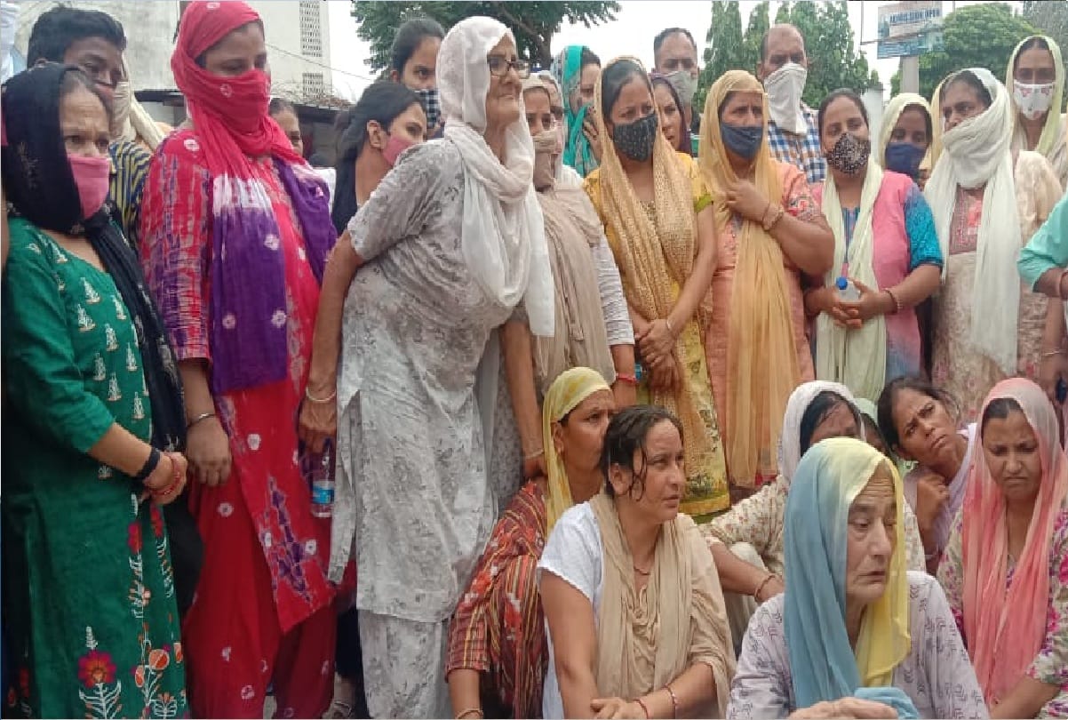 Lineman died due to negligence of electricity department employees in Jammu