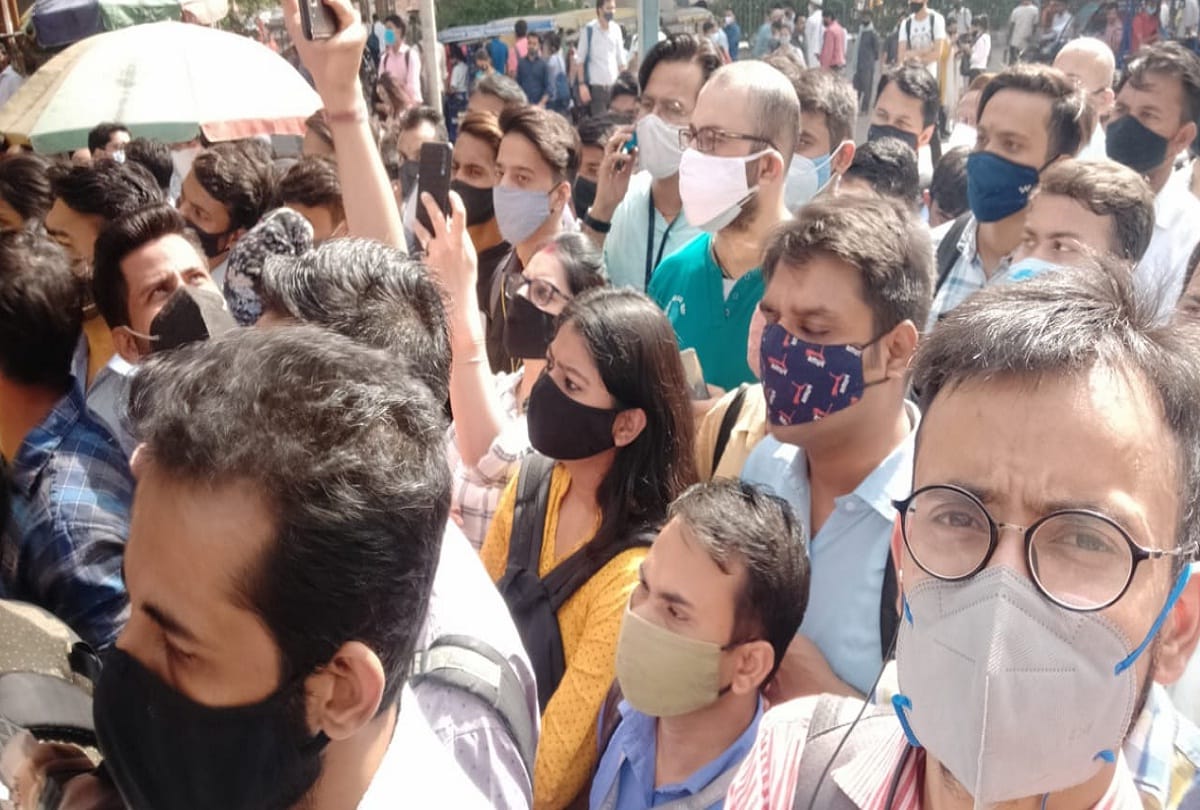 Delhi Accused was wrongly touching woman in metro arrested by metro police