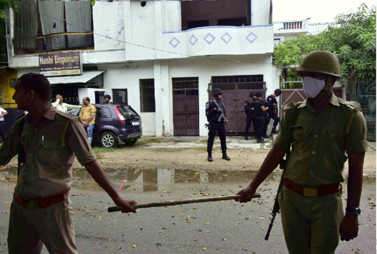 Al Qaeda Terrorists arrested in Lucknow bought weapons from four districts including Chandauli now question on security system