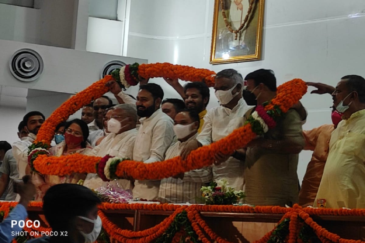 District Panchayat President Gaurav Chaudhary has taken oath in Meerut at today