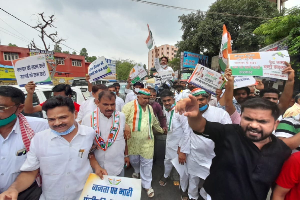 RLD and Congress workers protest against the prices of petrol and diesel in Meerut and Muzaffarnagar