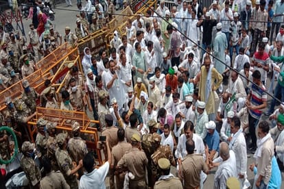 RLD and Congress workers protest against the prices of petrol and diesel in Meerut and Muzaffarnagar