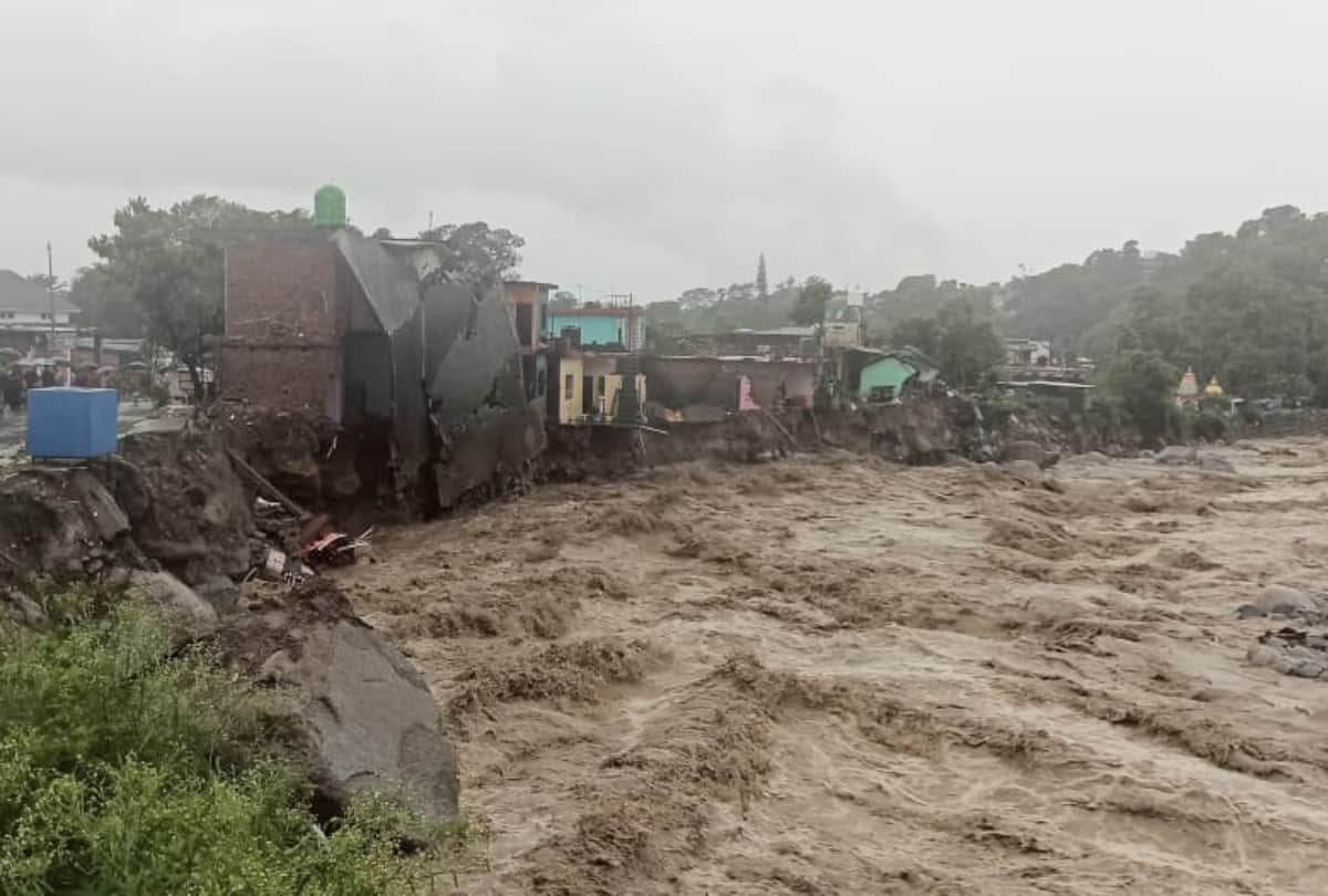 himachal weather news: Flash Flood in Himachal Pradesh Due to Heavy Rain, Vehicles Swept Away Many Houses Damaged