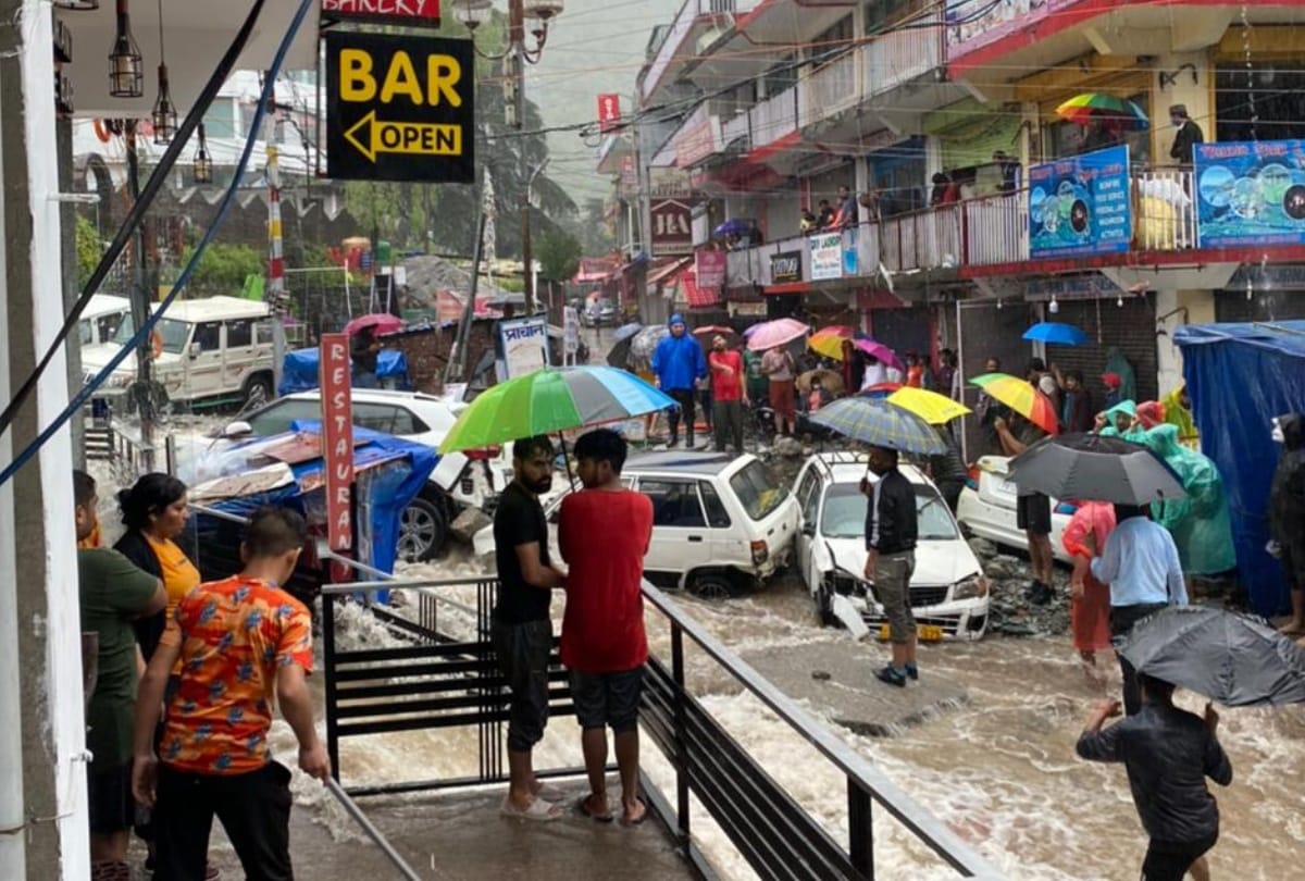 himachal weather news: Flash Flood in Himachal Pradesh Due to Heavy Rain, Vehicles Swept Away Many Houses Damaged