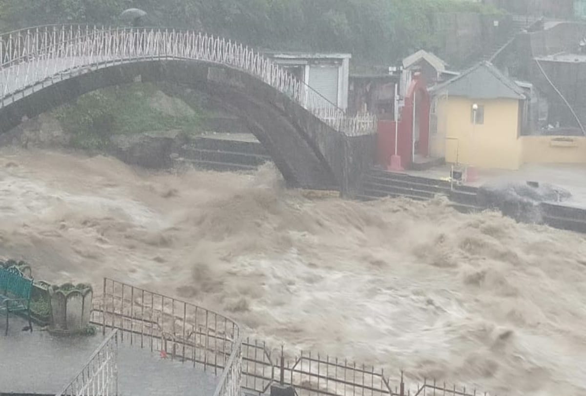 himachal weather today: Heavy rain alert for two days in Himachal, people adviced not to go near rivers and streams