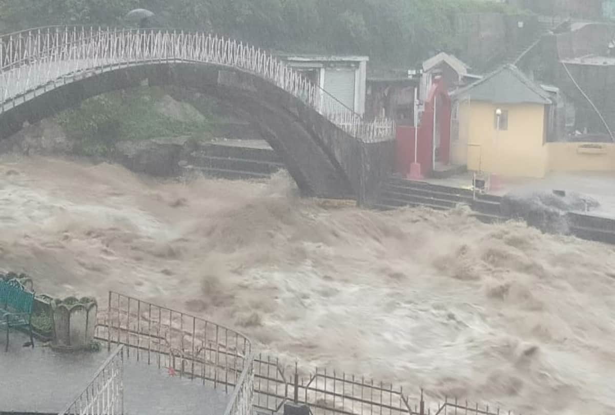 himachal weather news: Flash Flood in Himachal Pradesh Due to Heavy Rain, Vehicles Swept Away Many Houses Damaged