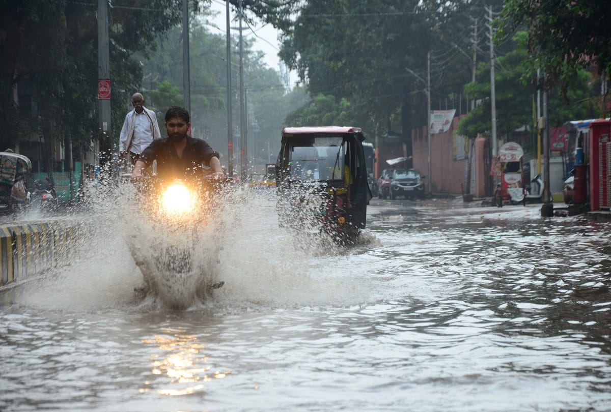 Heavy rain in Prayagraj 15.7 mm of rain, mercury rolled down