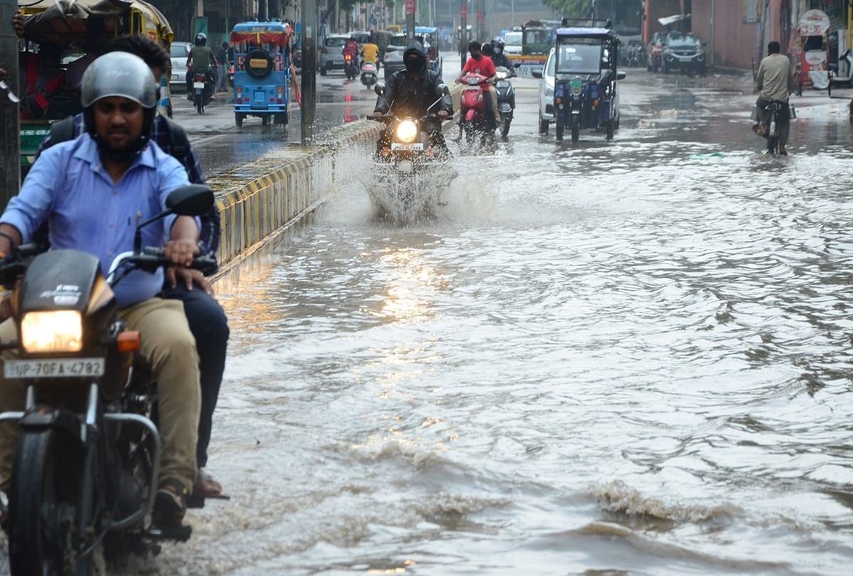Heavy rain in Prayagraj 15.7 mm of rain, mercury rolled down