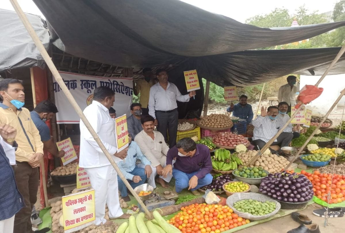 Private school owners protest unique styles in mainpuri