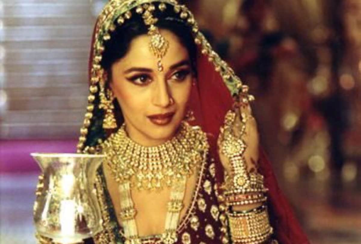 Shahrukh Khan Aishwarya Rai and Madhuri Dixit starrer Sanjay Leela Bhansali Film Devdas Completed 19 years
