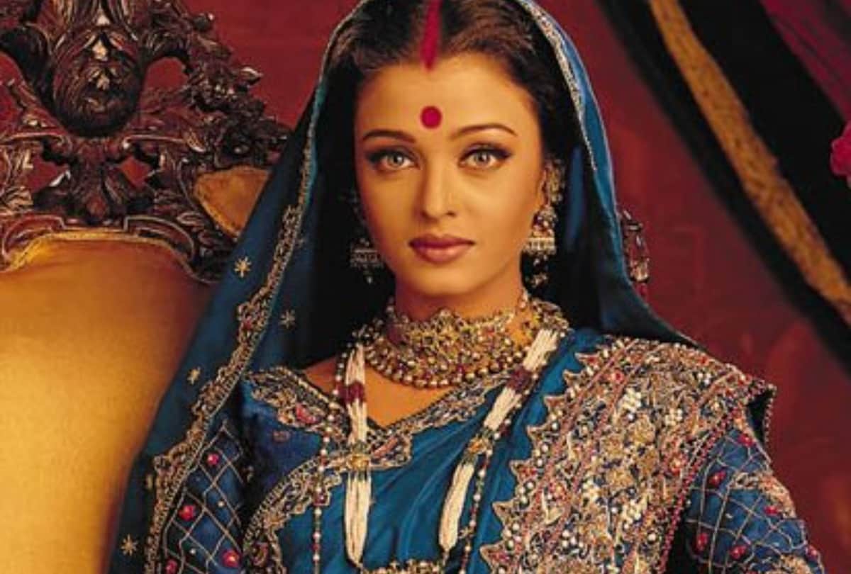 Shahrukh Khan Aishwarya Rai and Madhuri Dixit starrer Sanjay Leela Bhansali Film Devdas Completed 19 years