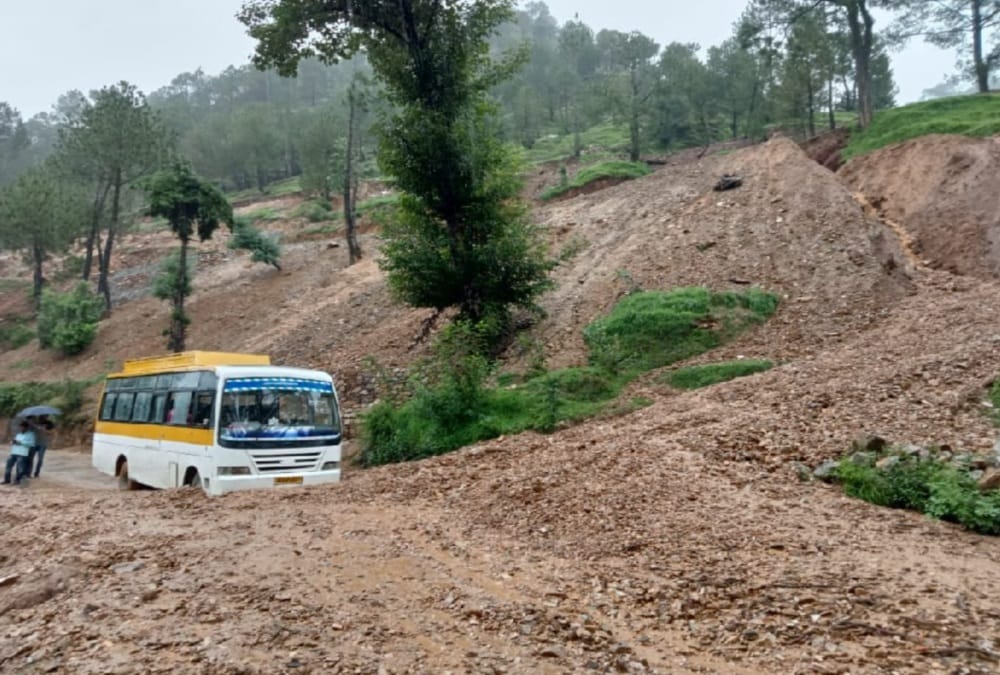 Uttarakhand Weather Update:  rivers overflow Due to heavy rains in Kumaon,  three routes connecting China border closed