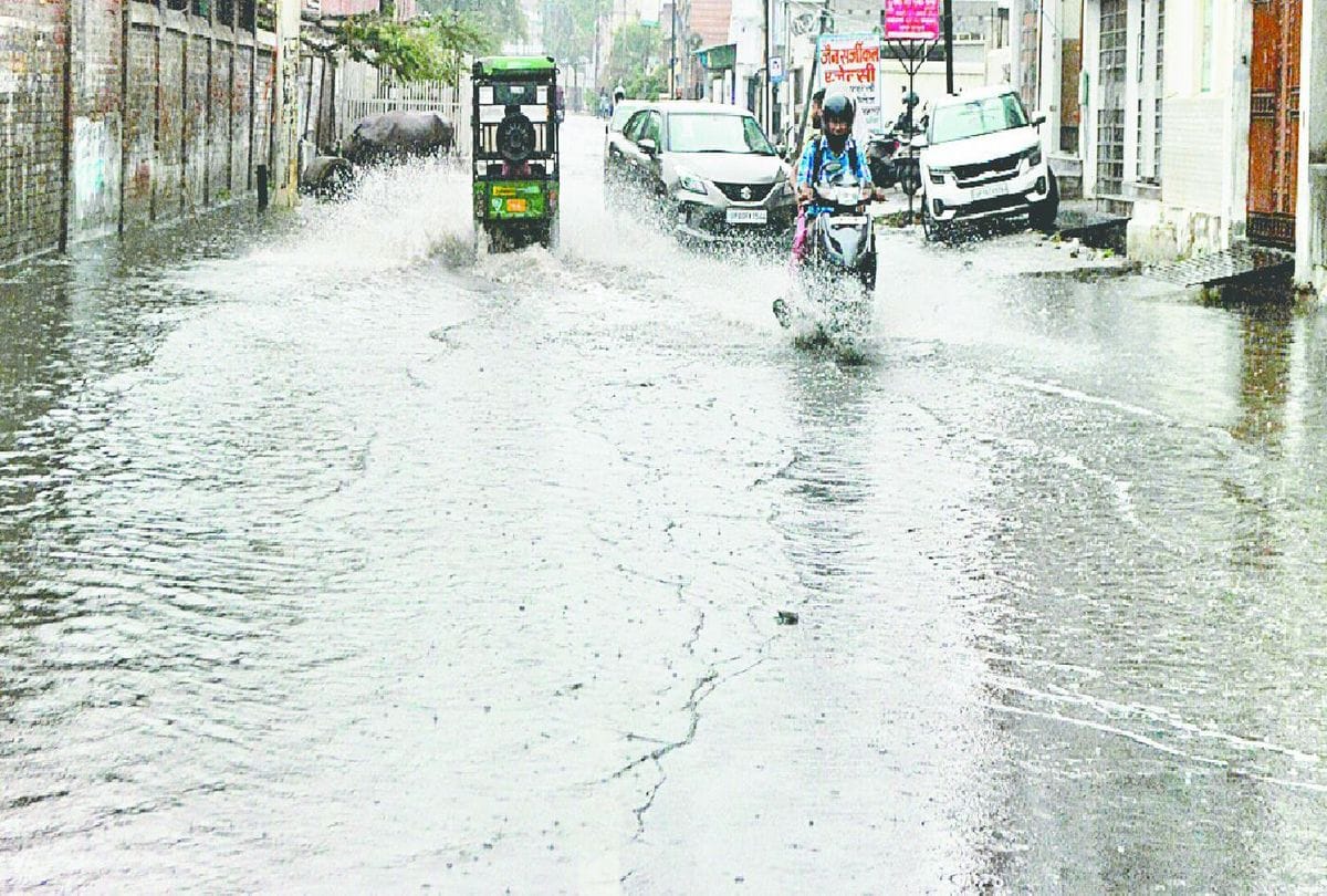 Water Logging On the Roads Due To Heavy Rain In Agra