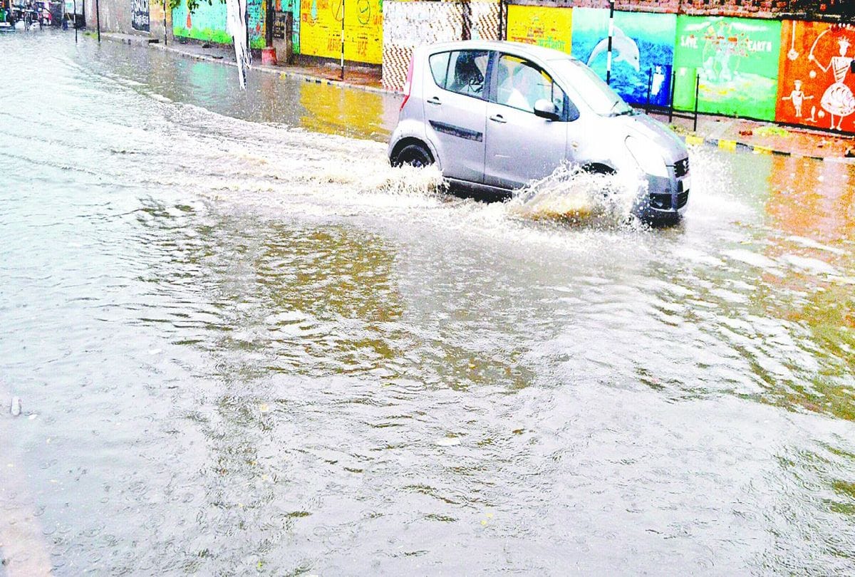 Water Logging On the Roads Due To Heavy Rain In Agra