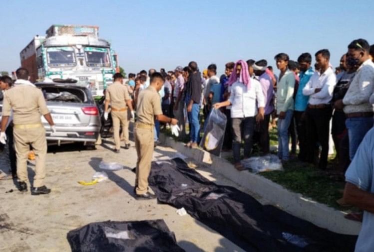 Road Accident In Jaunpur Five Baratis Died Returned From Barat By Car Collision With Truck