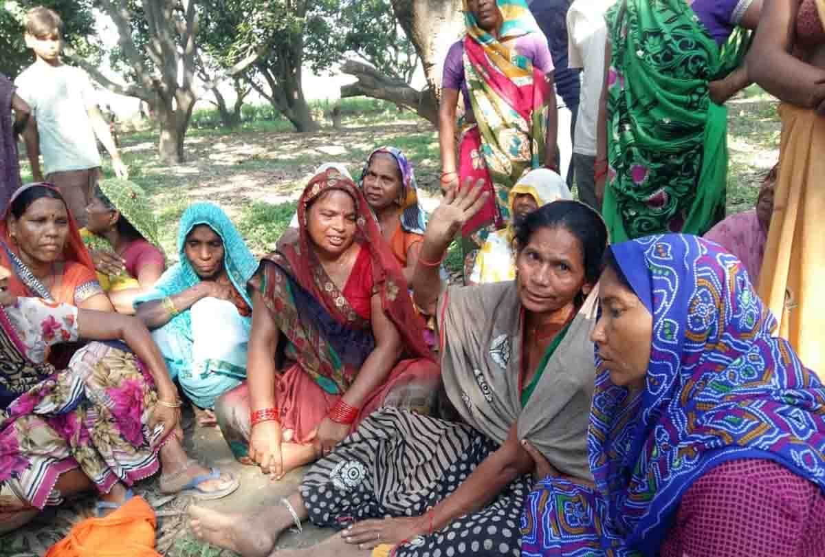 Dead body of murdered father found hanging in farrukhabad