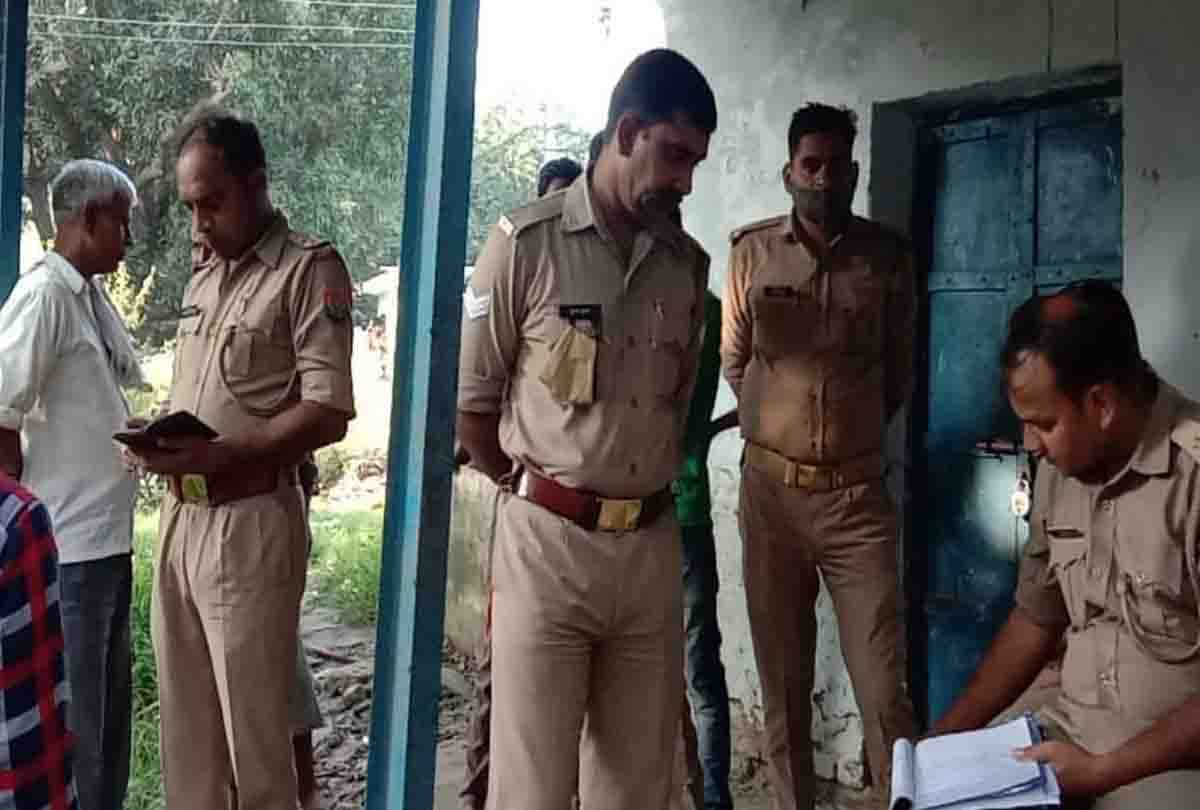 Dead body of murdered father found hanging in farrukhabad