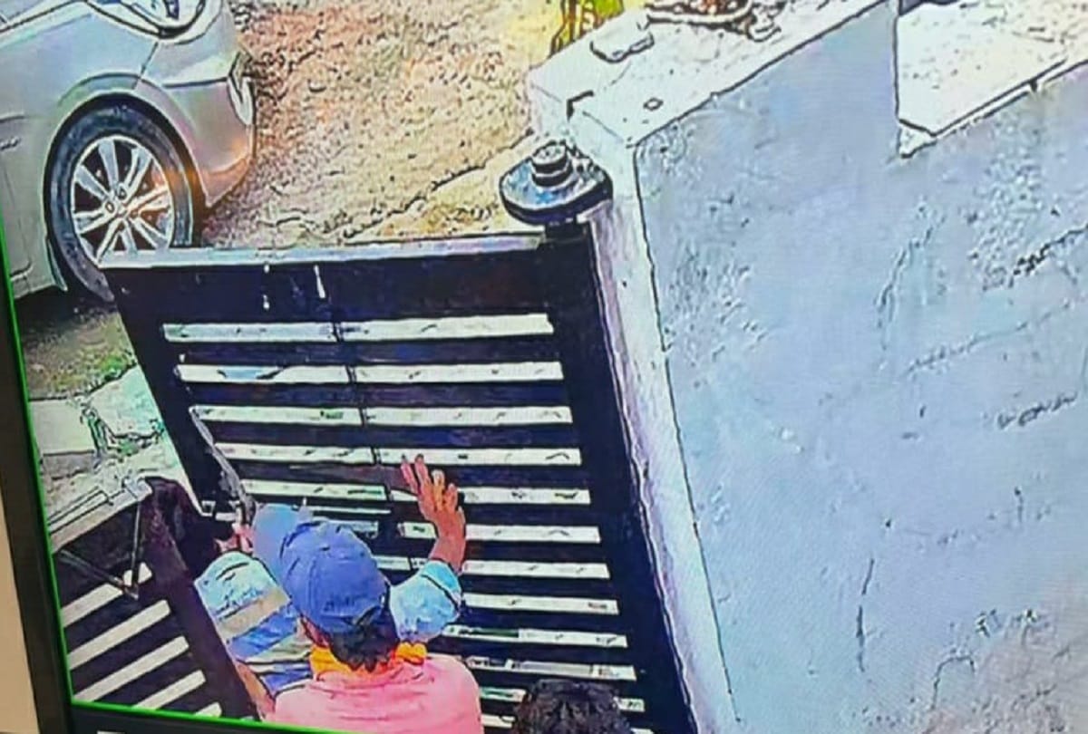 miscreants tried to rob the restaurant operator house in ghaziabad escaped after attacking with a knife