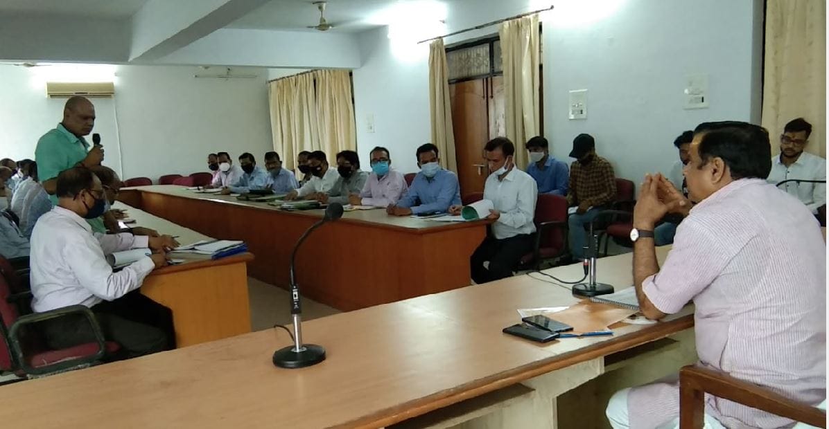 Jal Shakti Minister reached Mirzapur on a two-day visit, reprimanded the officer for not completing the work