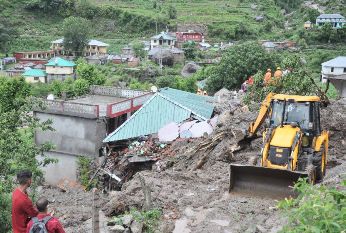 himachal weather today: Traffic stalled on 110 roads in Himachal, 211 drinking water schemes also affected, heavy rainfall alert for two days