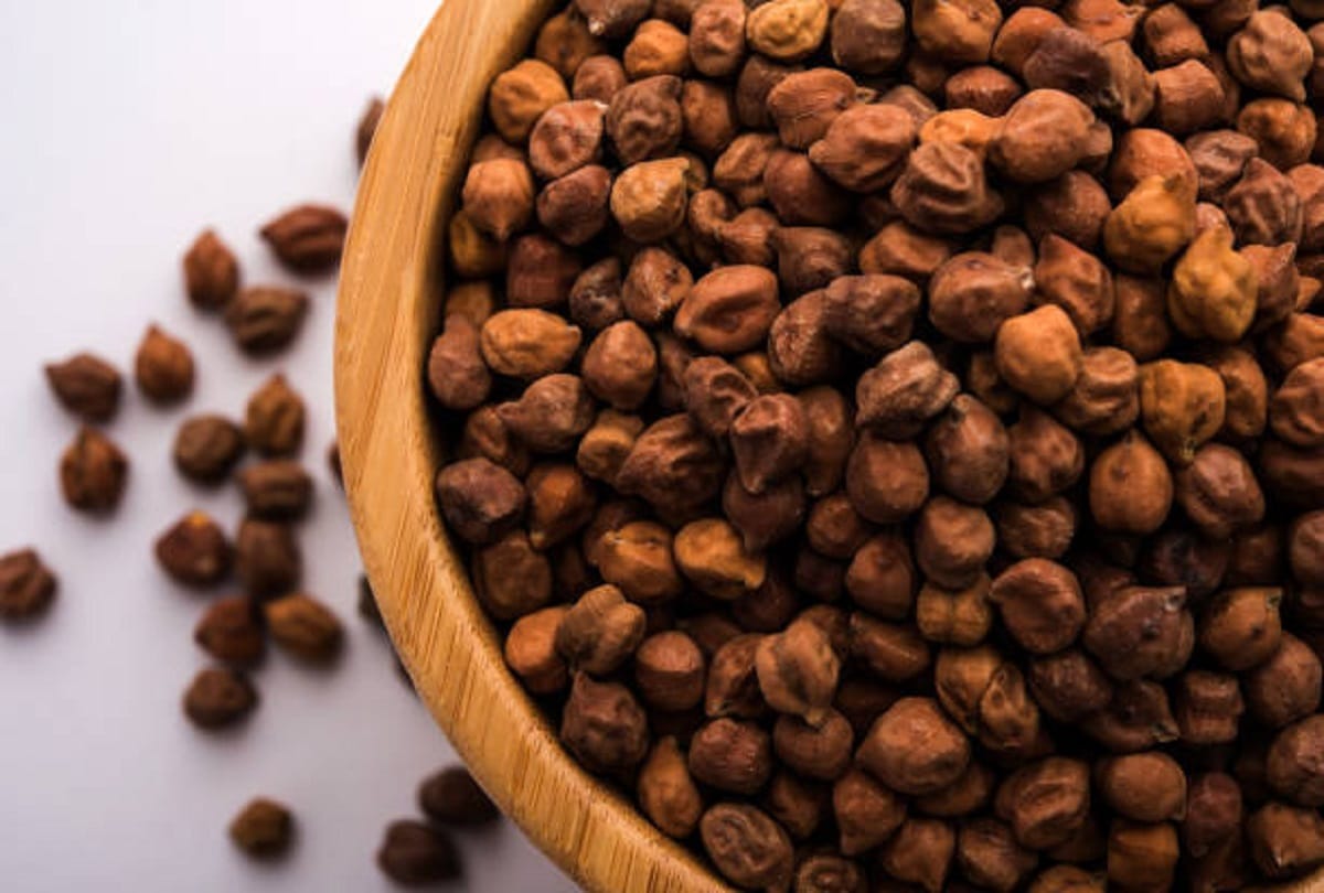 health tips amazing benefits eating gram or chana with jaggery