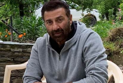 sunny deol received best critic actor award for the film gadar he left it in the bathroom know reason why