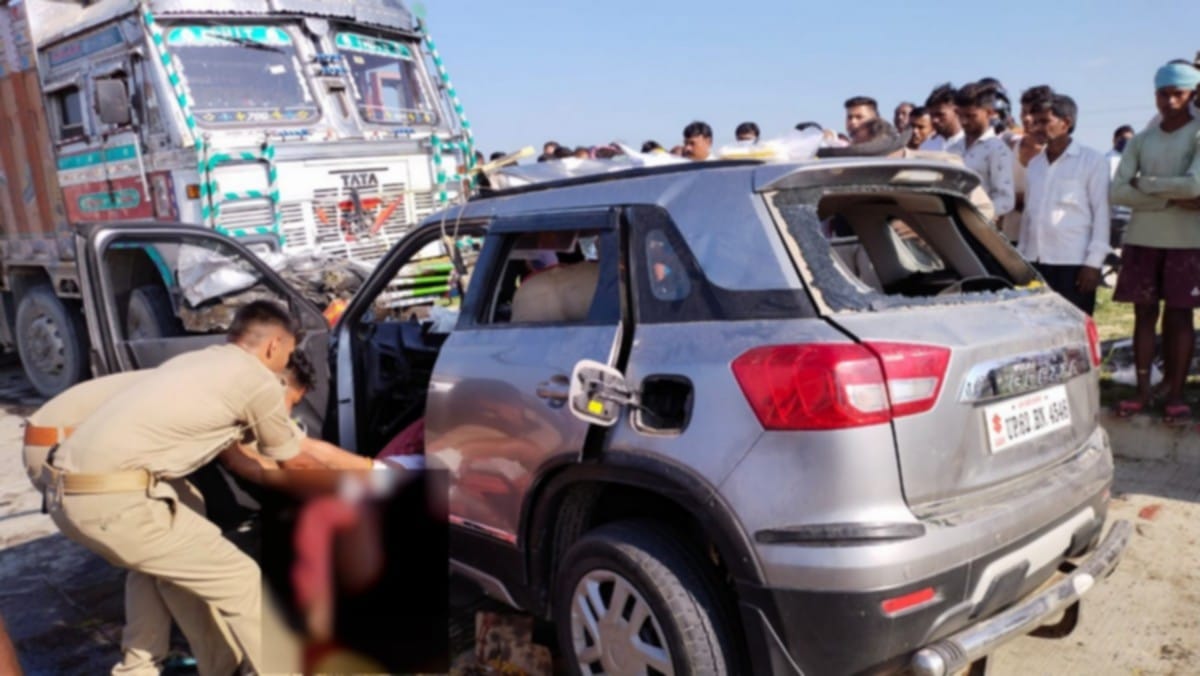 Road accident in jaunpur: five baratis died returned from barat by car collision with truck