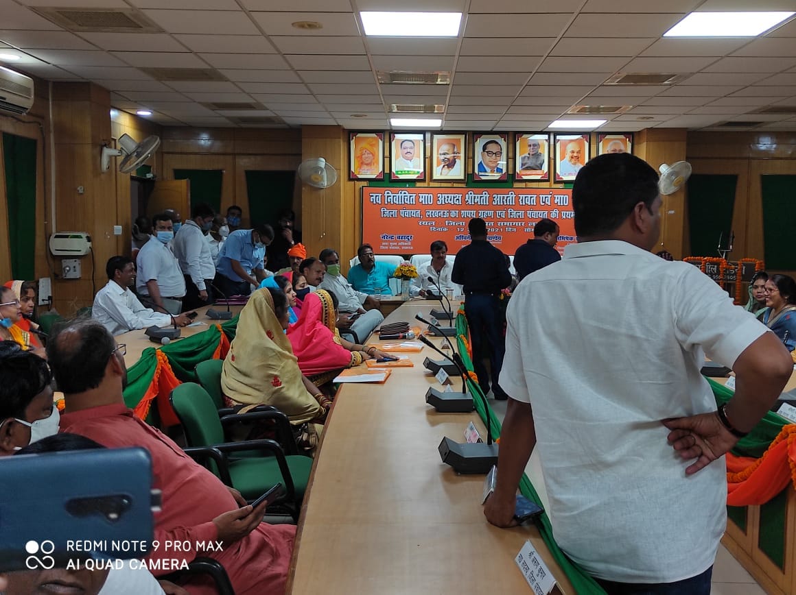 newly elected district panchayat presidents took over the reins of the districts