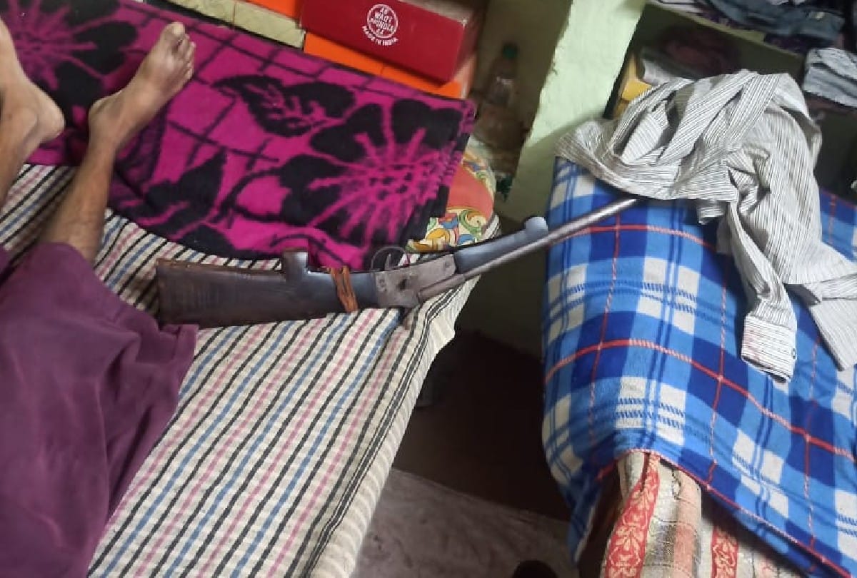 Two middle-aged brothers shot dead bodies found in the house in firozabad