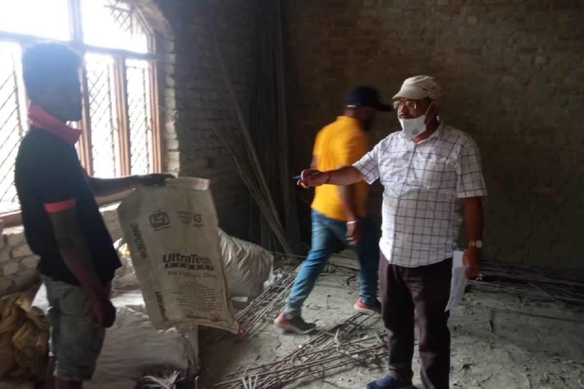 Bijnor News: SDM raid in Najibabad  and 2.5 thousand fake cement sacks caught