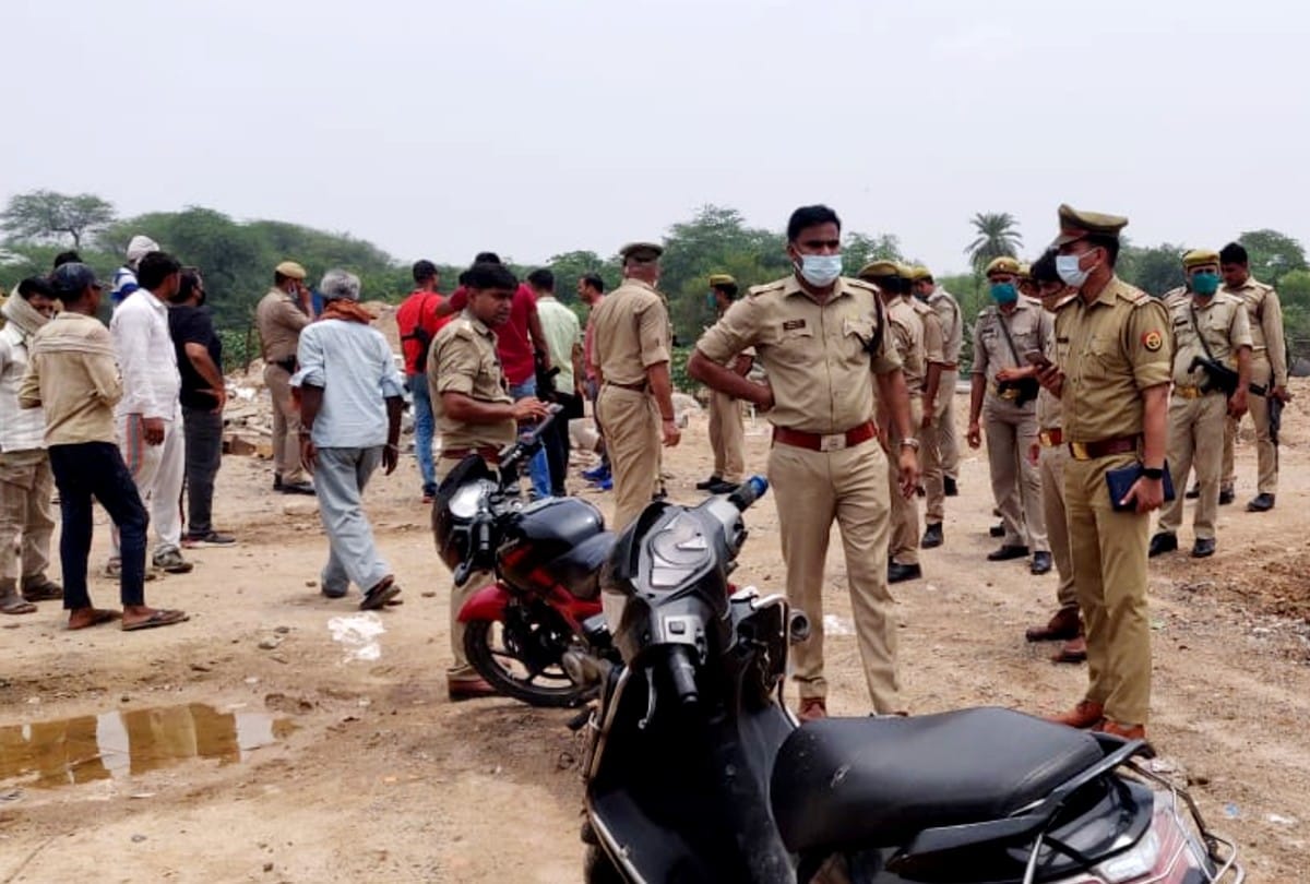 crooks are challenging the police by robbing in agra