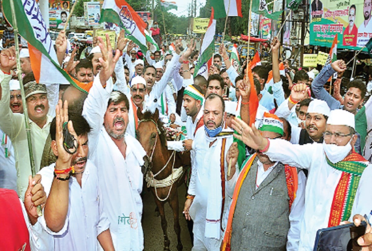 Congress roared against inflation, took out procession with bullock cart and tonga