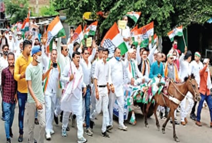 Congress roared against inflation, took out procession with bullock cart and tonga