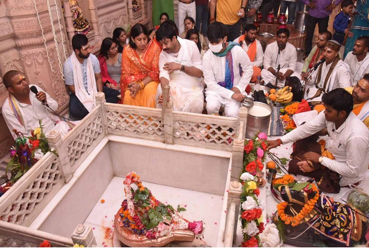 Nandi celebrated the recovered birth anniversary by performing Rudrabhishek with family members