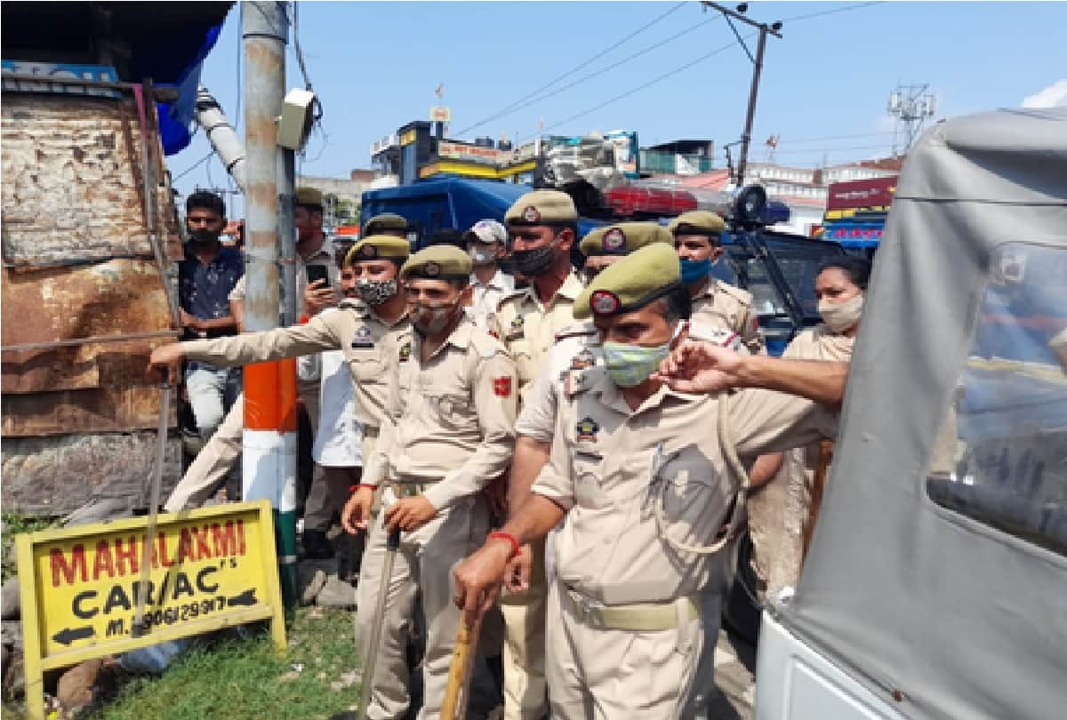 Jammu and Kashmir: Students once again on the road demanding mass promotion, jammed on Tawi bridge for hours
