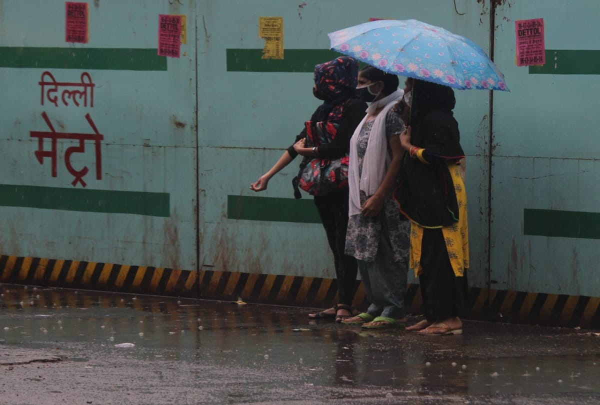 Delhi weather forecast latest updates light rain predicted while max temp may be around 35 degree celcius