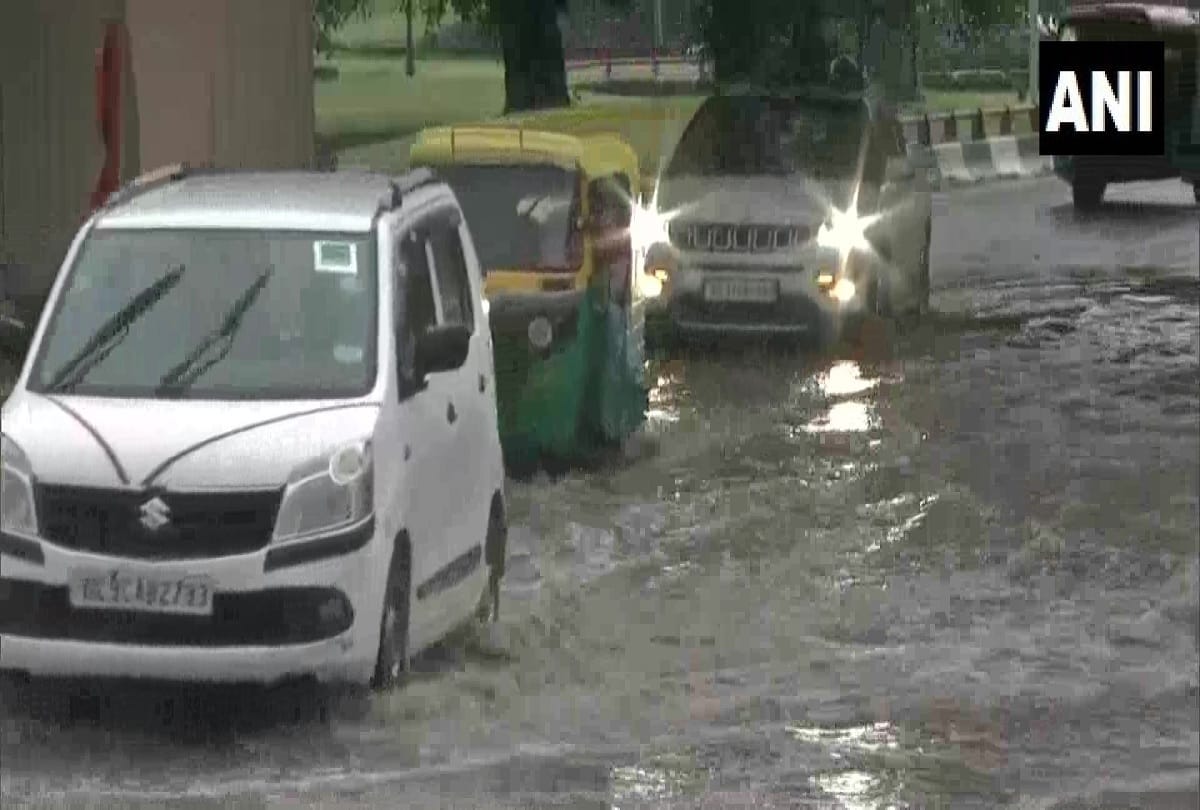 Monsoon in Delhi creates waterlogging and traffic jam problems in several areas