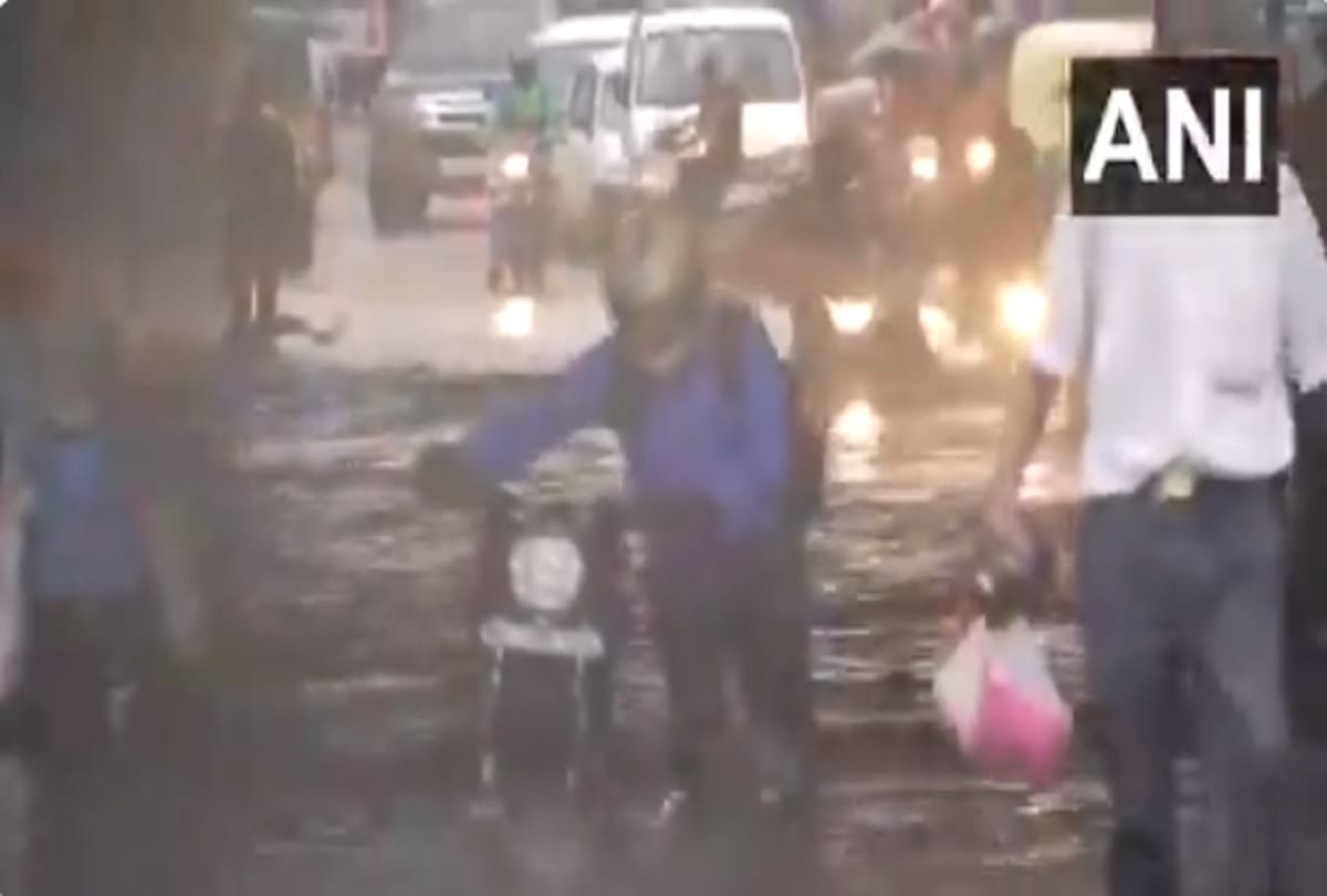 Monsoon in Delhi creates waterlogging and traffic jam problems in several areas