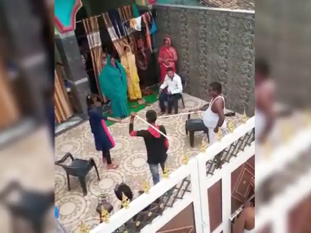 punishment to lover and his girlfriend in samastipur bihar by former mukhiya and sarpanch video viral