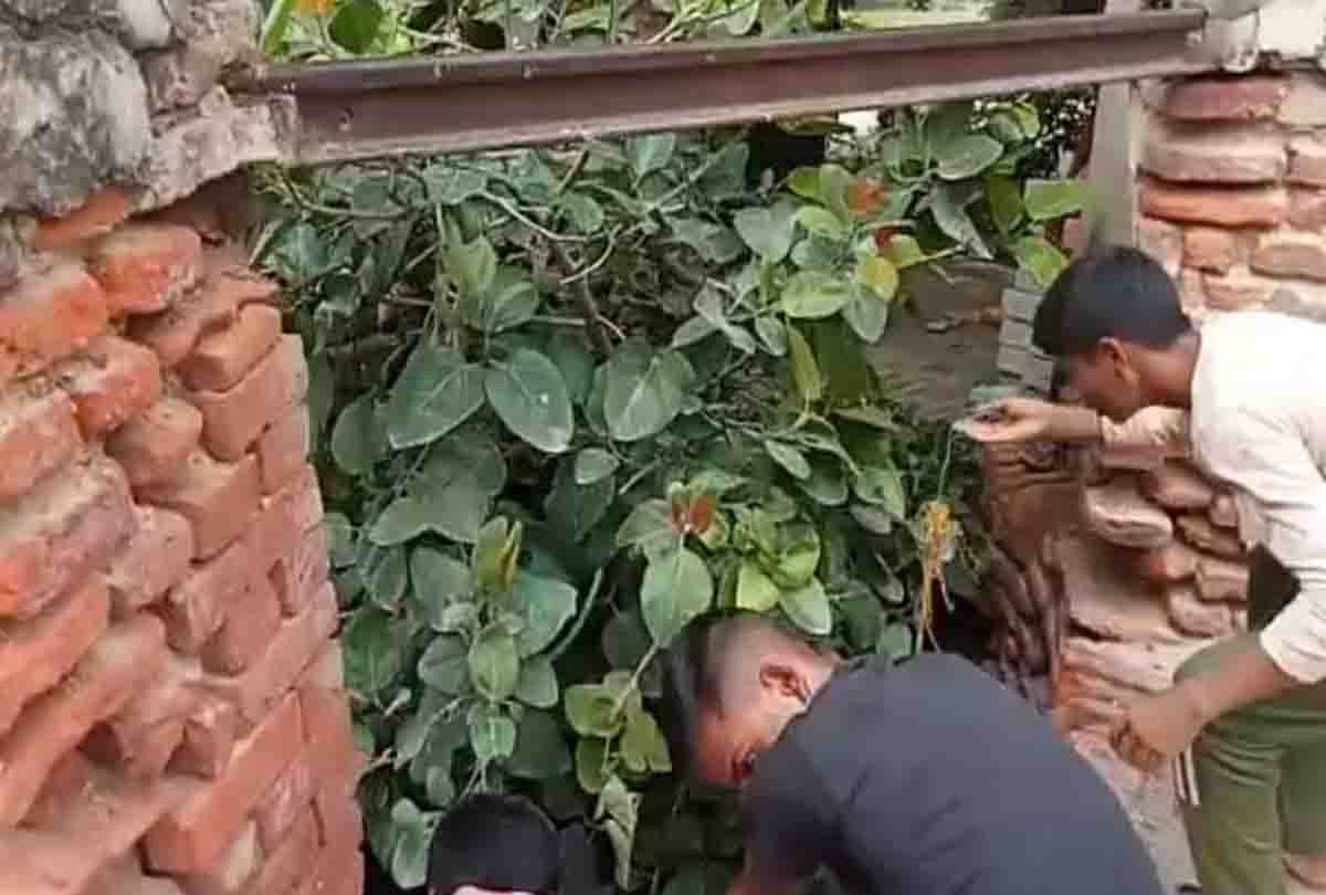 new currency notes coming out of ancient shiva temple well