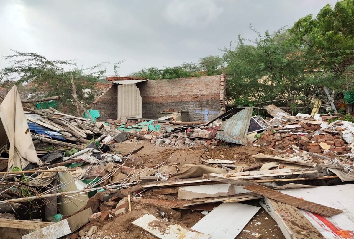 supreme court orders faridabad municipal corporation to completely remove encroachment from forest area by august 23