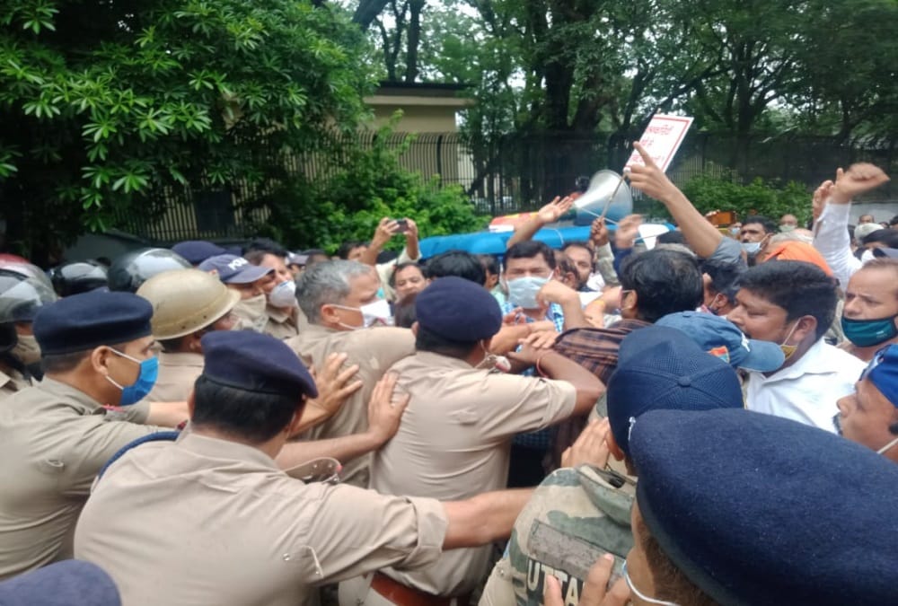 Dehradun News: State Agitators protest and Governor house march photos