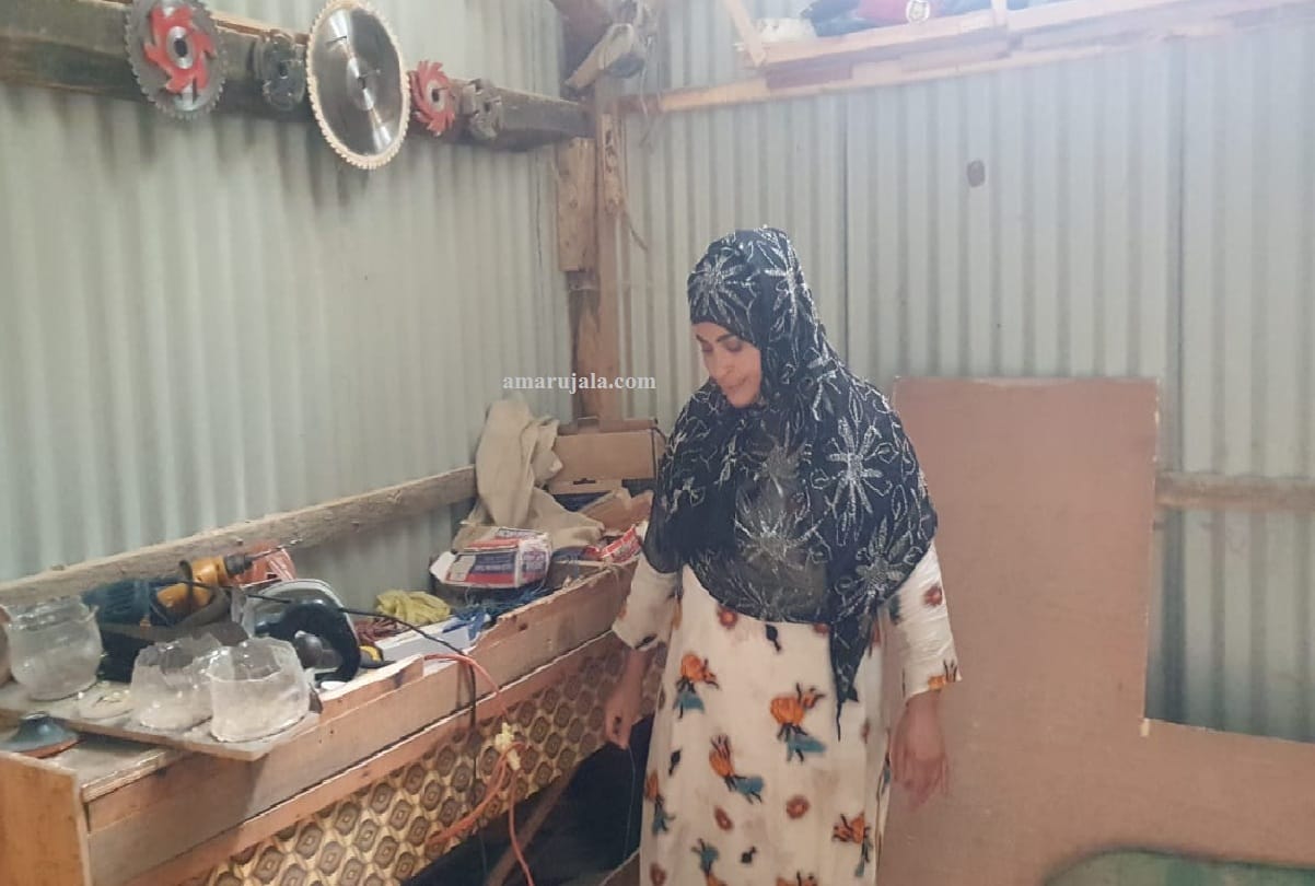 Aishmuqam in Anantnag Kashmir resident Carpenter Ruby