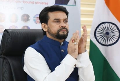 सूचना एवं प्रसारण मंत्री अनुराग ठाकुर